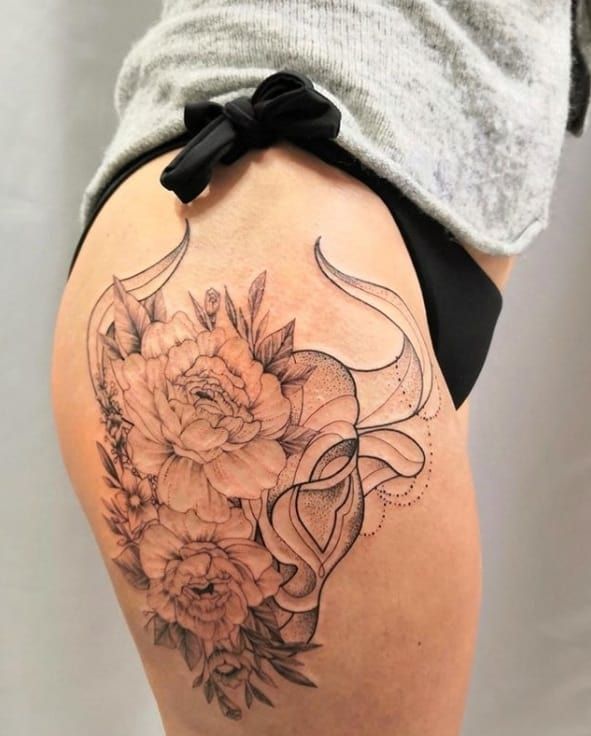 a woman's thigh with flowers on it