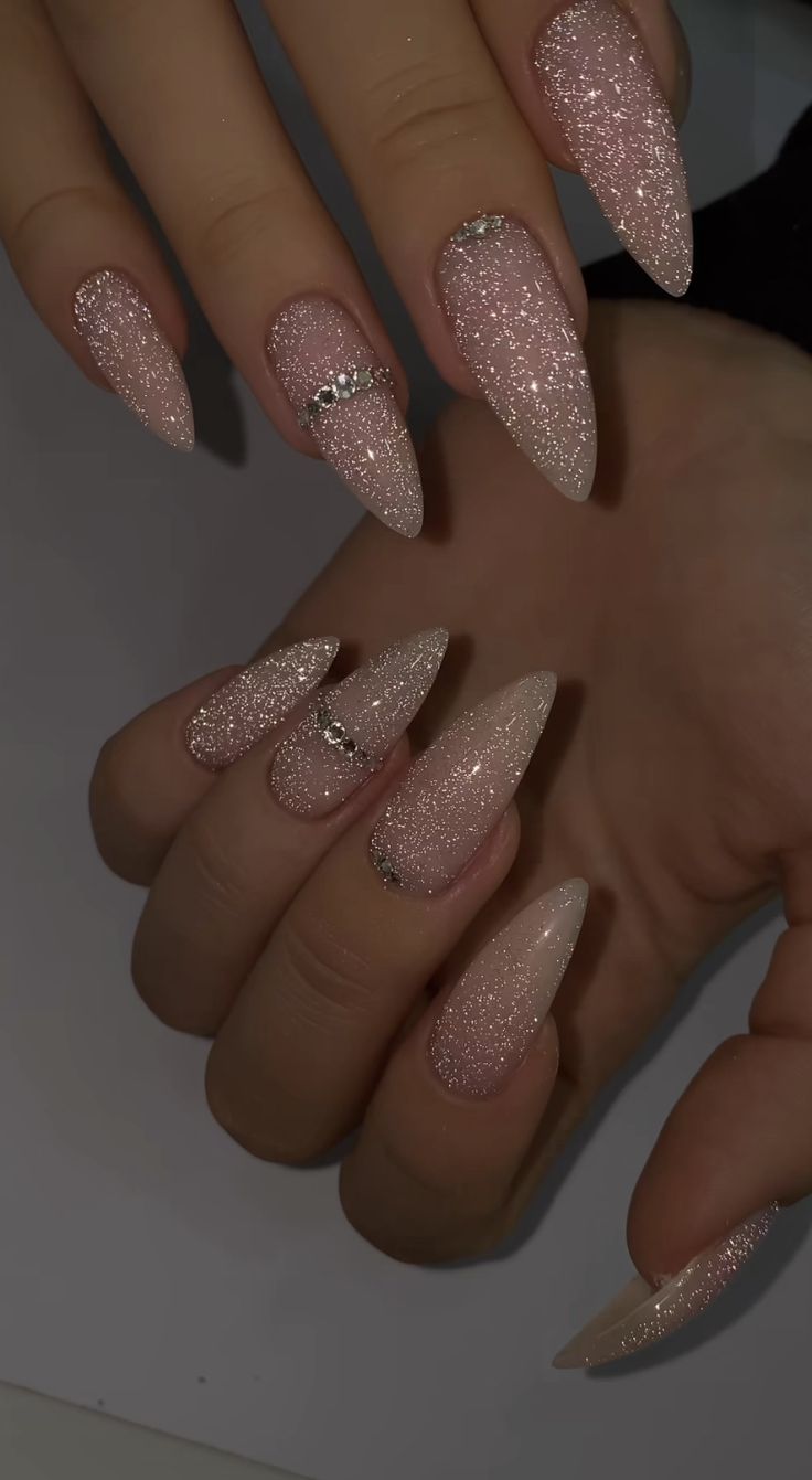 Beautiful Almond Nails, Quinceanera Nails, Prom Inspo, Classy Acrylic Nails, Thanksgiving Nails, Sparkle Nails, Nail Designs Glitter, Sparkly Nails, Prom Nails