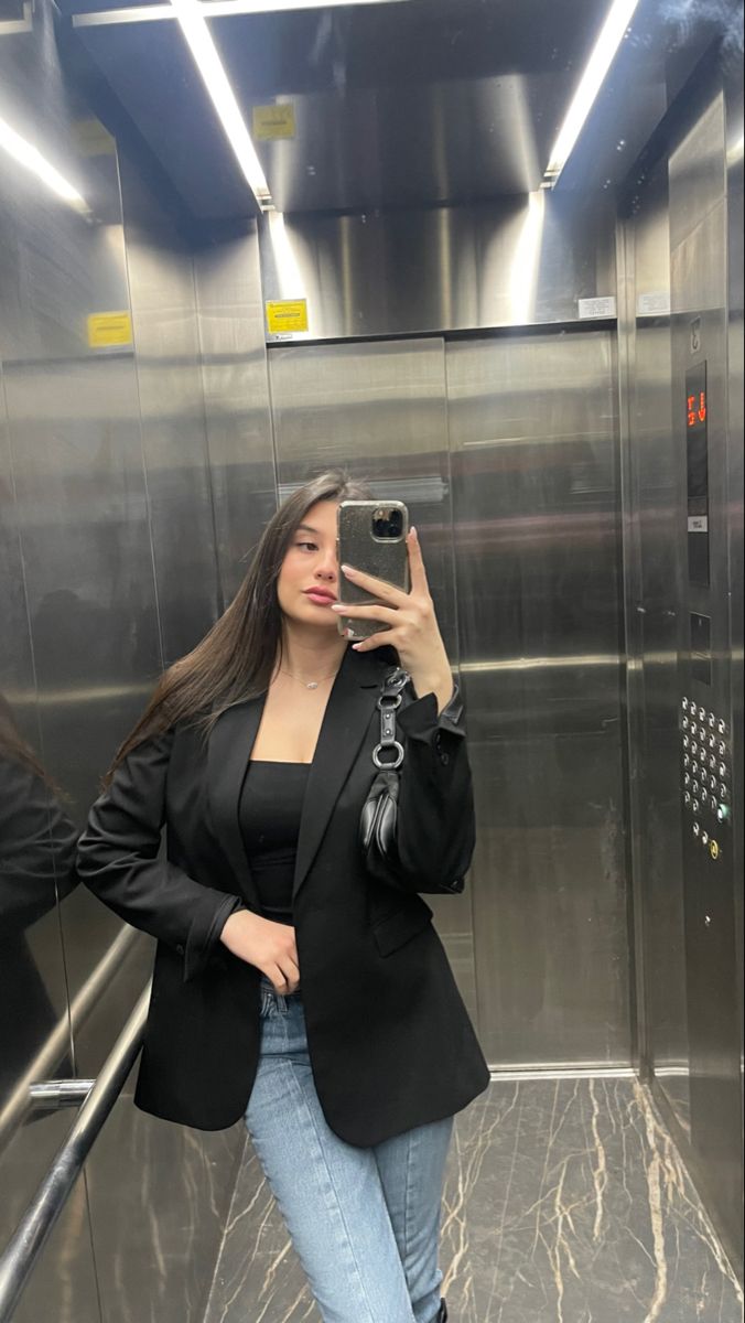 Poses In Blazer For Women, Banker Aesthetic Women, Corporate Attire Women Winter, Blazer Poses Women, Blouse Casual Fashion, Mode Zara, Muslim Outfits Casual, Casual College Outfits, Desi Fashion Casual