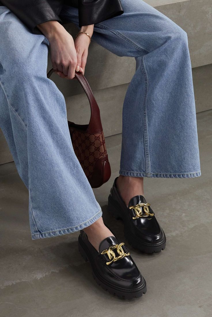 Loafers Women Outfit, Flashy Outfits, Ladies Loafers, Loafers Outfit, French Women Style, Tods Shoes, Trend 2024, French Girls, Fashion Capsule