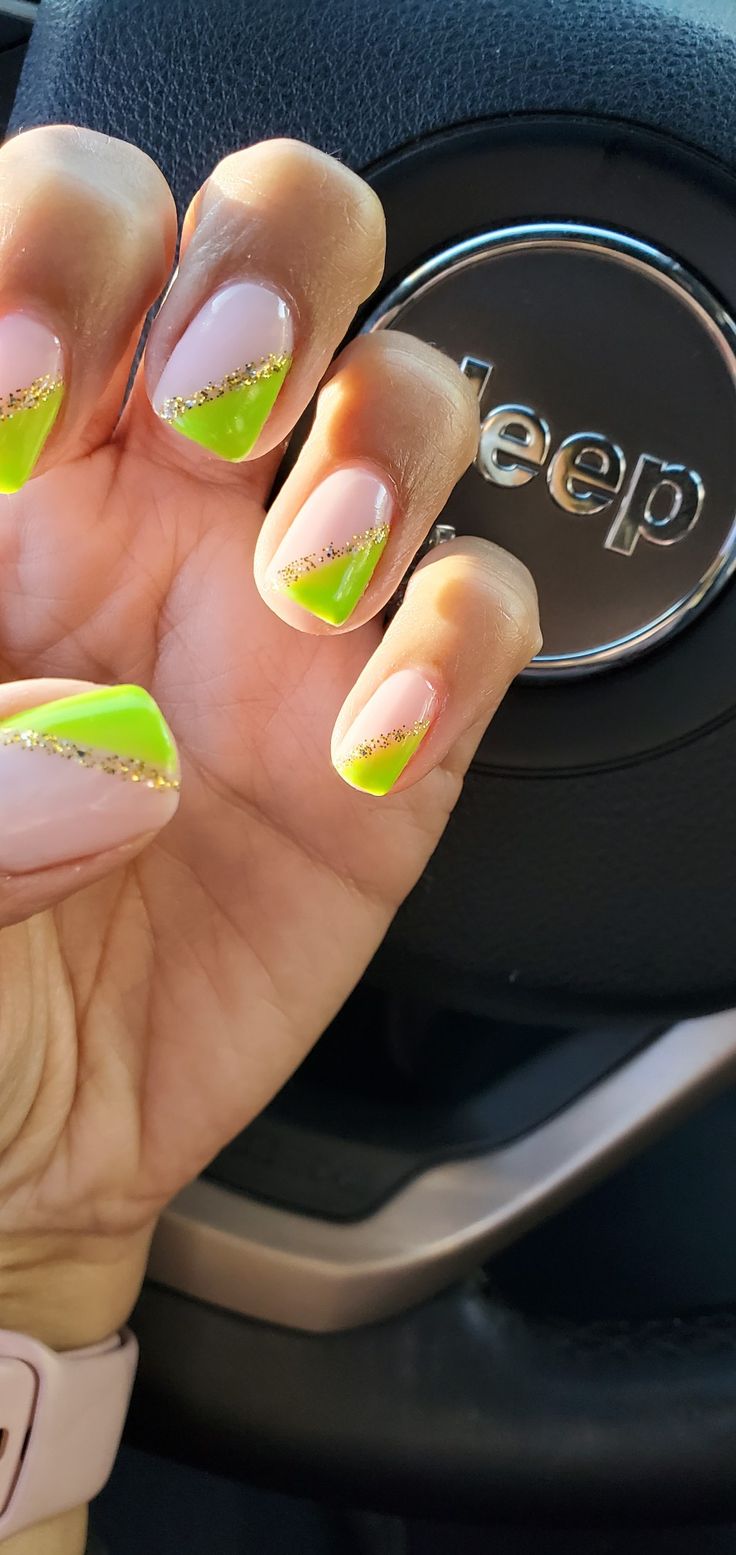 Neon Green Manicure, Lime Green Nails Design Short, Lime Green Manicure, Lime Green And Gold Nails, Neon Green Yellow Nails, Summer Nail Ideas Green, Lime Green Gel Nails, Neon Lime Green Nails, Lime Green Short Nails