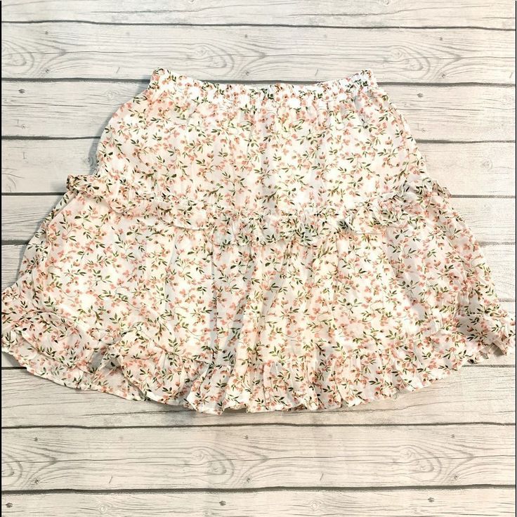 Very Cute Floral Tiered Mini Skirt White With Pink Floral Fully Lined Elastic Waist Hayden Brand-Medium Tags Removed But Never Worn Cute White Skirt With Elastic Waistband, Flowy White Floral Print Bottoms, Cute White Mini Skirt For Spring, Cute White Floral Print Skirt, White Floral Print Flowy Bottoms, White Flowy Bottoms With Floral Print, White Floral Print Skirt For Day Out, White Tiered Mini Skirt With Floral Print, White Floral Print Tiered Mini Skirt