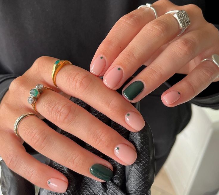 Minimal Nails Art, Hello Nails, Hippie Nails, Subtle Nails, Simple Gel Nails, Minimal Nails, Casual Nails, Dots Nails, Nagel Inspo