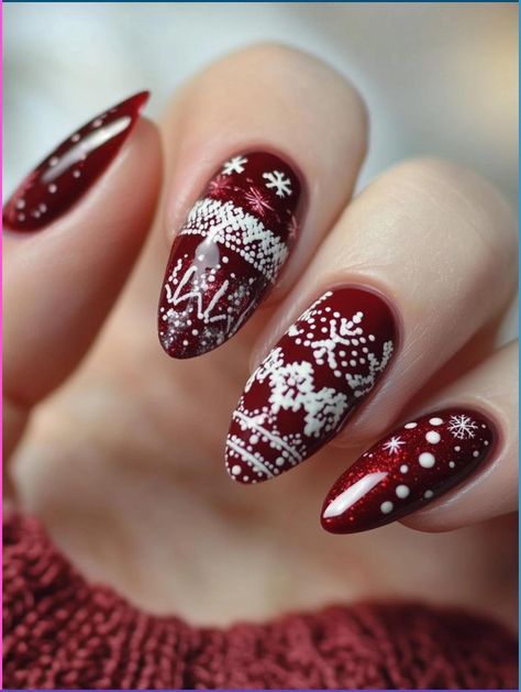 Glittery Christmas Nails, Christmas Nail Designs Easy, Festive Christmas Nails, Christmas Nail Colors, Classy Nail Art Ideas, Christmas Nails Diy, Hot Nail Designs, Classic Candy, Christmas Nails Easy