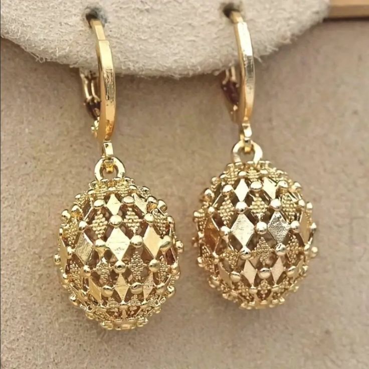 Brand New Women's Chunky Gold Ball Earrings Genuine 14k Gold Plated Sterling Silver .7" Tall Retail Price $300 Buy With Confidence From A Trusted Seller With A 99%+ Feedback Rating! A0166 (Id-624-) 14k Gold Plated Jewelry, Punk Earrings, Punk Jewelry, Gold Filled Earrings, Styl Retro, Retro Stil, Trendy Jewelry, Gold Fashion, Ear Jewelry