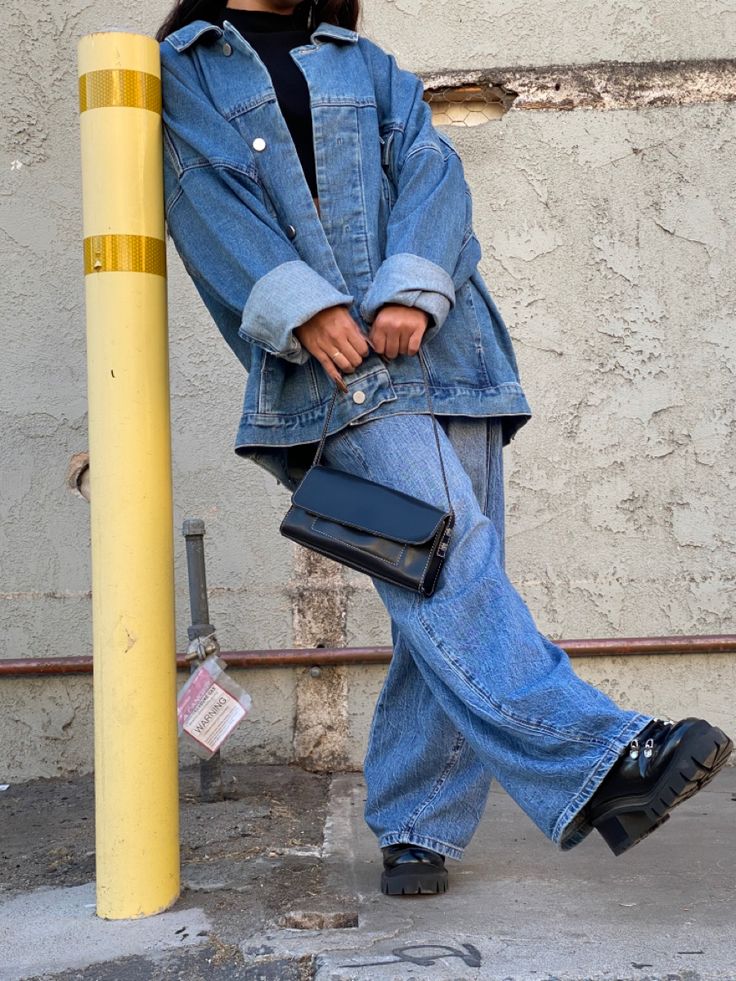 Rain Cold Outfit, Jean Denim Outfit, Denim On Denim Outfit Black Women, Full Denim Outfit, Denim On Denim Outfit, Denim On Denim, All Jeans, Future Outfit, Streetwear Fashion Women