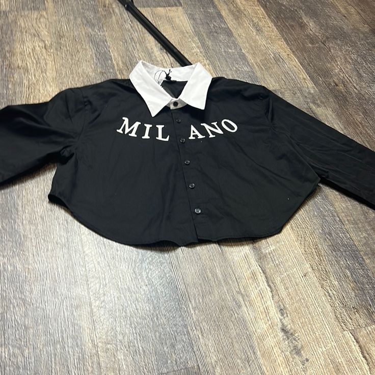 Milano Crop Shirt Trendy Black Top With Casual Collar, Spring Collared Top With Letter Print, Spring Collared Tops With Letter Print, Cotton Button-up Tops With Letter Print, Black Collar Top With Graphic Print, Trendy Collared Tops For Streetwear, Trendy Button-up Tops With Letter Print, Black Collared Top For Spring, Fall Workwear Tops With Letter Print