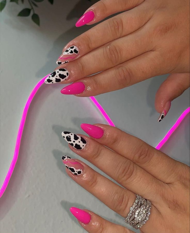 #pink #nails #nailart #cowgirl Hot Pink 21st Birthday Nails, Neon Pink Cow Print Nails, Cowgirl Nail Art Designs, Squat Nail Designs, Nail Designs Cowgirl, Bright Pink Cow Print Nails, Pink Cowgirl Aesthetic Nails, Vegas Nails Pink, Cowgirl Pink Nails