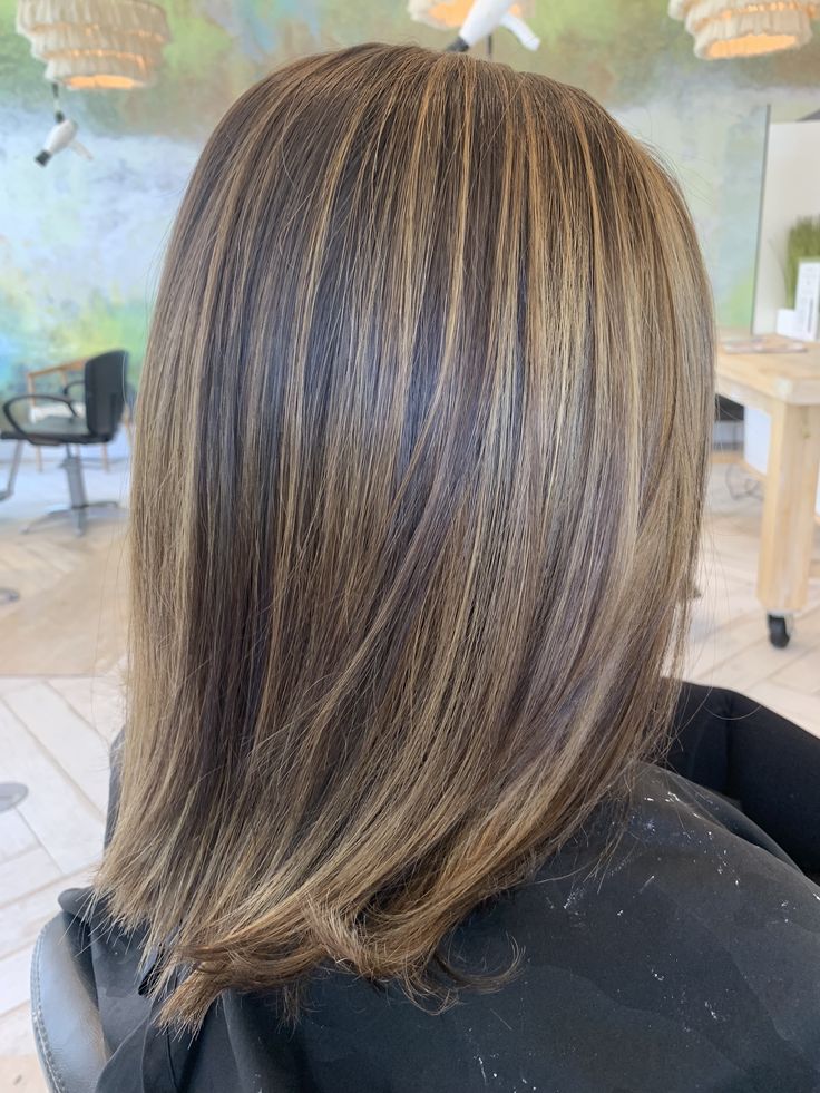 Highlights Medium Brown Hair Straight, Honey Hilights On Dark Hair, Short Hair Foils Highlights, Low Light Light Brown Hair, Short Carmel Balayage, Brunette Hair With Blonde Highlights Shoulder Length, Highlights On Short Black Hair, Melir Hair Brown, Natural Looking Highlights For Brunettes