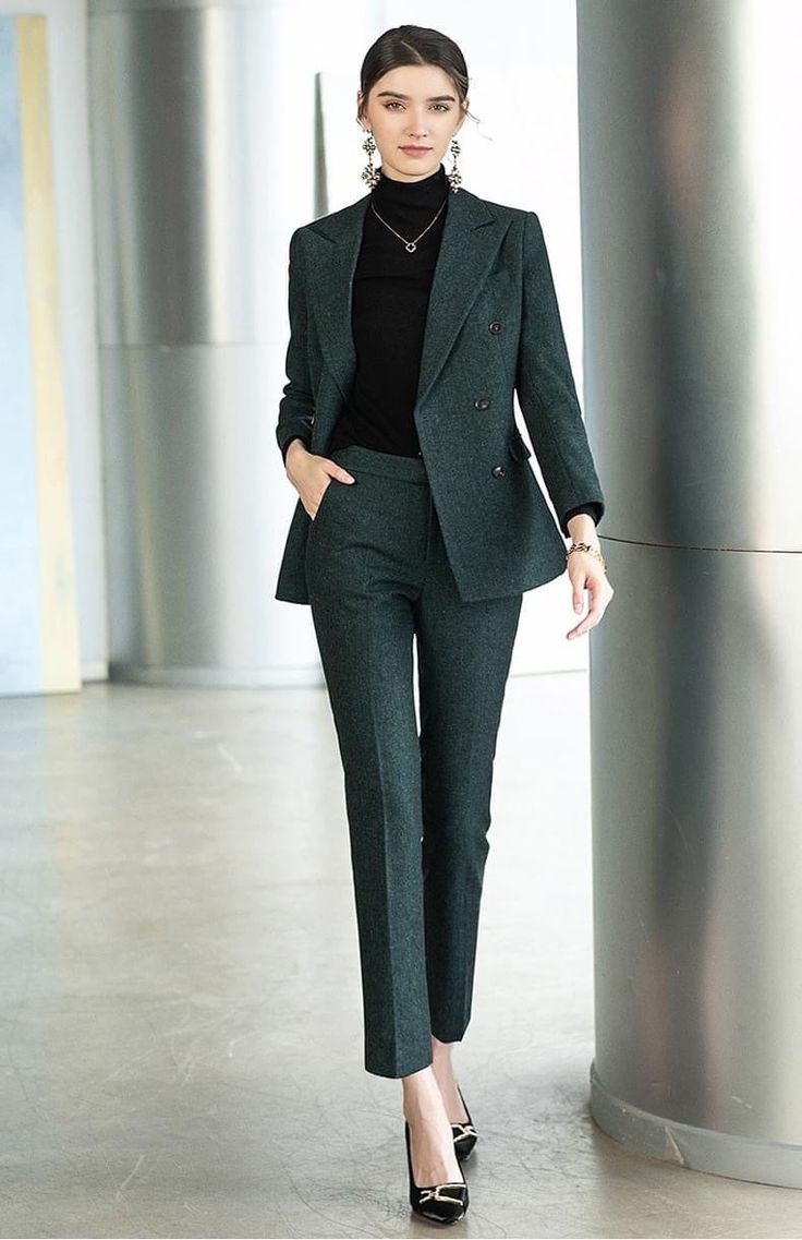 Crafted from wool and polyester materials, this classic olive green single-button pantsuit is the perfect addition to any wardrobe. The classic design will remain in style for years to come, making it an excellent investment. Cut for a flattering fit; this timeless look is suitable for any special occasion or professional event. Peak lapels; front button blazer V-Neck, Long sleeves; button cuffs. Structured shoulders. Chest welt pockets. Hip flap pockets Polyester 52% Wool 49% Other 5.2% Importe Olive Suit Women Outfit, Blazer For Women Formal, Coat Suits For Women, Green Formal Outfit, Classic Suit For Women, Business Outfit Women, Blazer Looks For Women, Pantsuits For Women Business, Office Suits For Women