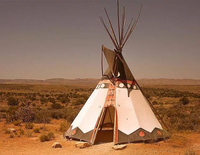 a teepee sitting in the middle of a desert