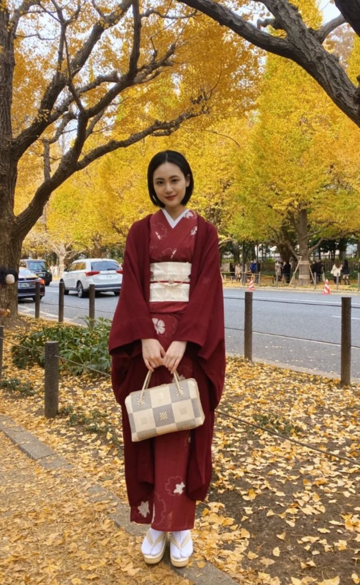 Autumn Kimono Japan, Yukata Aesthetic, Traditional Kimono Japan, Japan Traditional Clothes, Yukata Style, Japanese Kimono Women, Kimono Outfit Japanese, Kimono Winter, Kimono Aesthetic