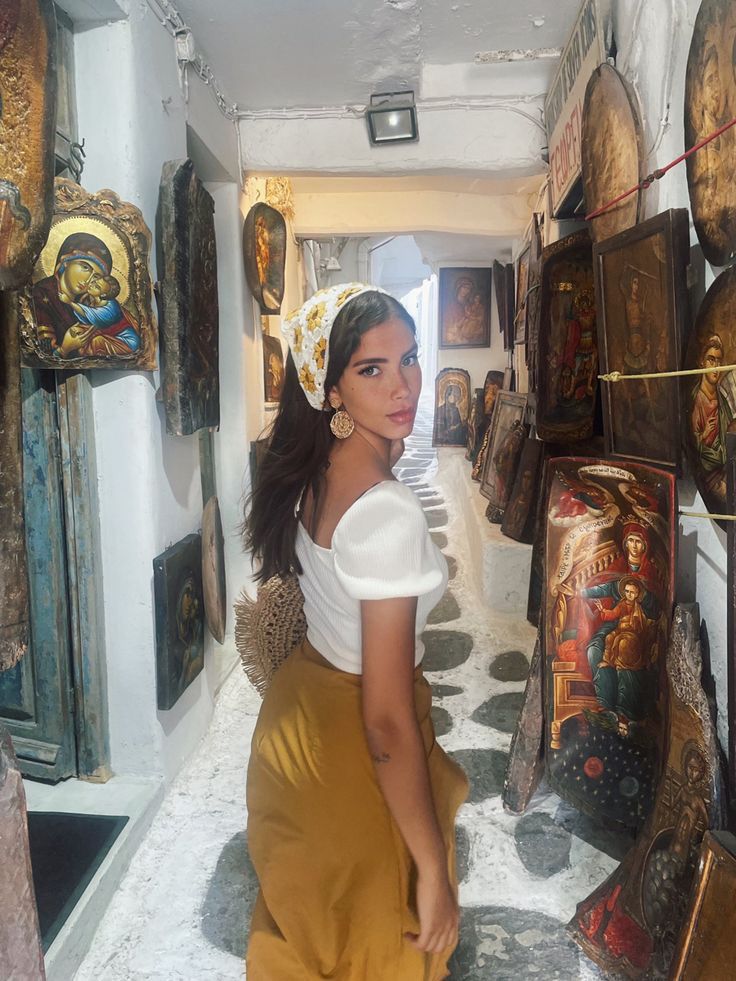 Indie Latina Aesthetic, Modest Middle Eastern Fashion, Cuban Aesthetic Fashion, Cottagecore Baddie Aesthetic, Latin Outfits Aesthetic, Dubai Aesthetic Outfits Modest, Latin Style Fashion, Colombia Travel Outfits, French Fashion Black Women