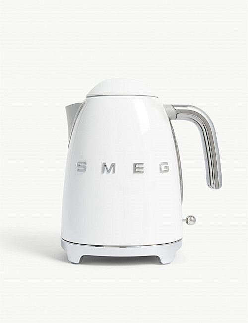 an electric kettle with the word smeg on it