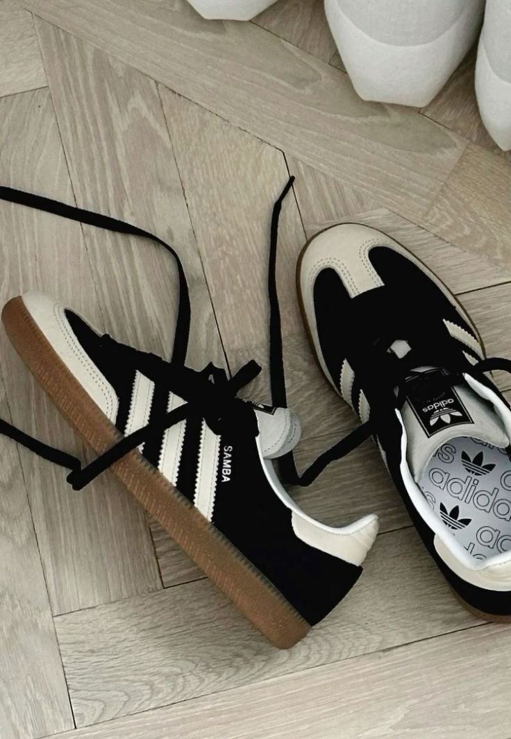 Adidas Samba Looks Adidas, Dr Shoes, Shoe Wishlist, Hype Shoes, Girly Shoes, Aesthetic Shoes, Swag Shoes, Pretty Shoes, Dream Shoes