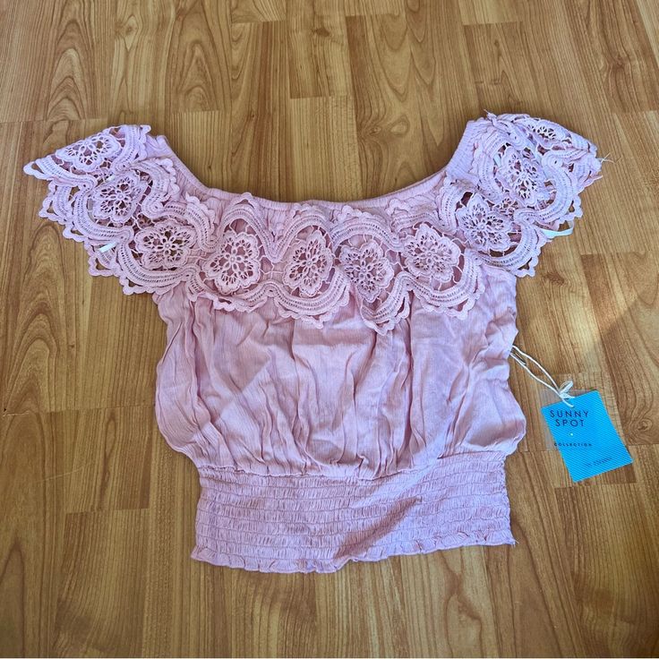 Brand New Size M Fast Shipping Forever 21 Pink Crop Top, Forever 21 Pink Crop Top For Spring, Forever 21 Short Sleeve Tops For Vacation, Forever 21 Short Sleeve Crop Top For Summer, Feminine Cotton Tops From Forever 21, Feminine Cotton Tops By Forever 21, Feminine Vacation Tops From Forever 21, Feminine Forever 21 Tops For Vacation, Forever 21 Pink Cotton Top