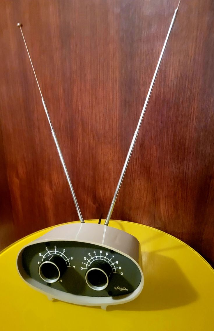 the radio is sitting on top of the yellow table