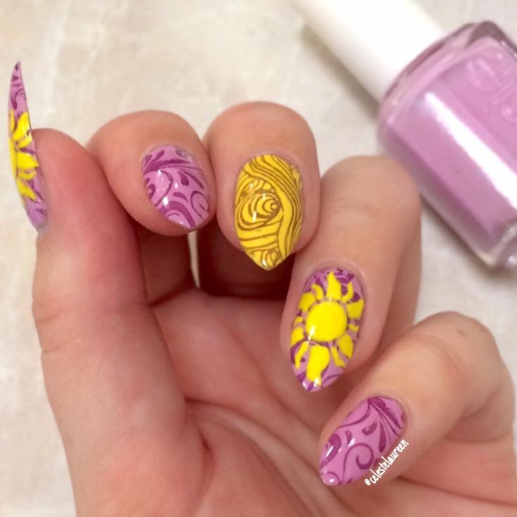 Disney Nail Art Princess, Nail Designs Disney Princess, Rapunzel Nails Aesthetic, Tangled Nails Aesthetic, Tangle Inspired Nails, Tangled Rapunzel Acrylic Nails, Disney Princess Nails Aesthetic, Disney Rapunzel Nails, Cute Mermaid Nails