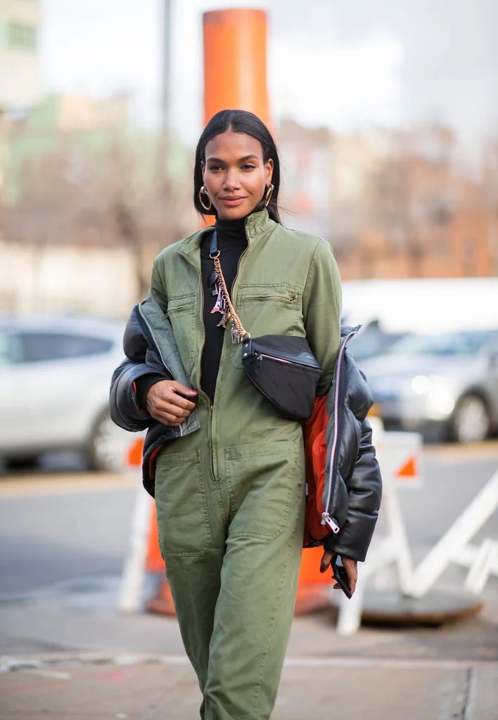 Winter Outfit Idea: A Turtleneck Worn Under a Button-Down and Blazer | The Best Street Style to Inspire Your Winter Looks | POPSUGAR Fashion Photo 25 Winter Street Style 2020, Shirt Under Jumpsuit, Boiler Suit Outfit, How To Wear Turtleneck, Jumpsuit Outfit Winter, Archival Fashion, Outfit Ideas Cargo Pants, Army Green Jumpsuit, Shirt Under Dress