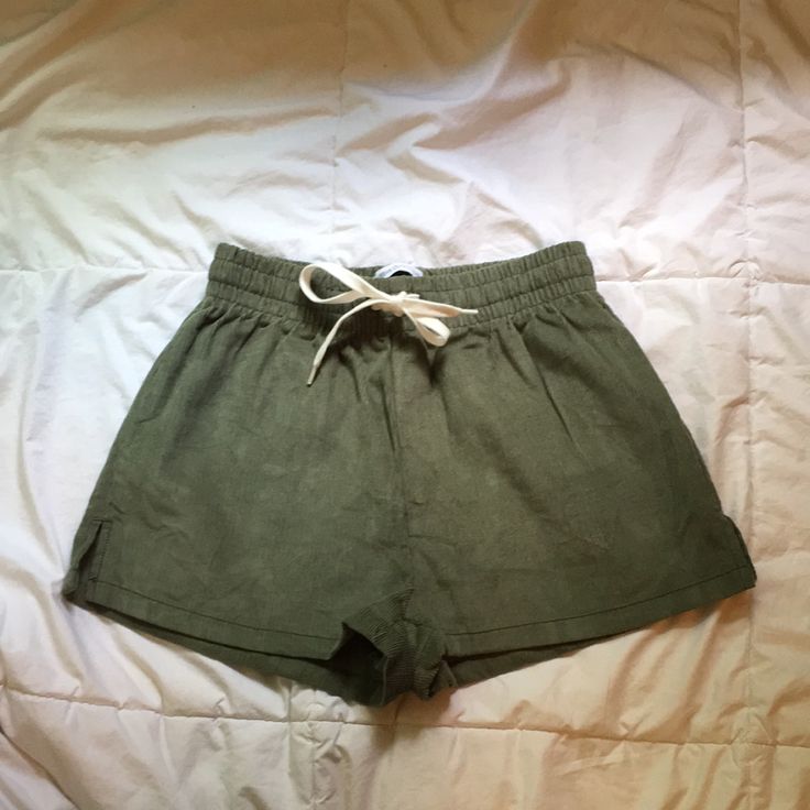 Never Worn! Casual Drawstring Bottoms For Summer Outings, Green Cotton Shorts For Day Out, Cotton Drawstring Bottoms For Summer Outings, Cotton Drawstring Bottoms For Summer, High-waisted Drawstring Shorts For Spring, Spring High-waisted Drawstring Shorts, Spring Drawstring High-waisted Shorts, Spring And Summer Drawstring Shorts, Green Summer Shorts With Drawstring