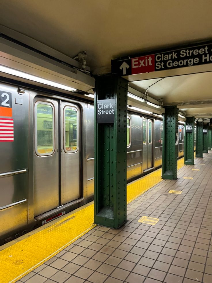 an empty subway station with the doors open