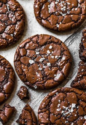 chocolate cookies with white flecks are on a baking sheet and ready to be eaten