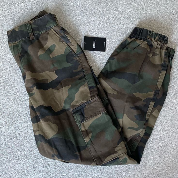 Nwt Army Print Cargo Pants!! Size Small Casual Forever 21 Bottoms With Cargo Pockets, Trendy Streetwear Bottoms From Forever 21, Forever 21 Casual Bottoms For Fall, Casual Fall Bottoms From Forever 21, Trendy Cotton Pants By Forever 21, Forever 21 Trendy Streetwear Bottoms, Trendy Forever 21 Streetwear Bottoms, Trendy Forever 21 Cotton Pants, Forever 21 Casual Streetwear Bottoms