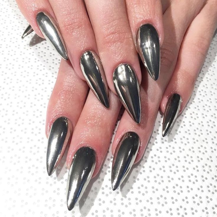 Stiletto Almond Nails, Chrome Almond Nails, Chrome Nails Silver, Chrome Almond, Silver Chrome Nails, Chrome Designs, Nails Korean, Nails Chrome, Chrome Nail Art