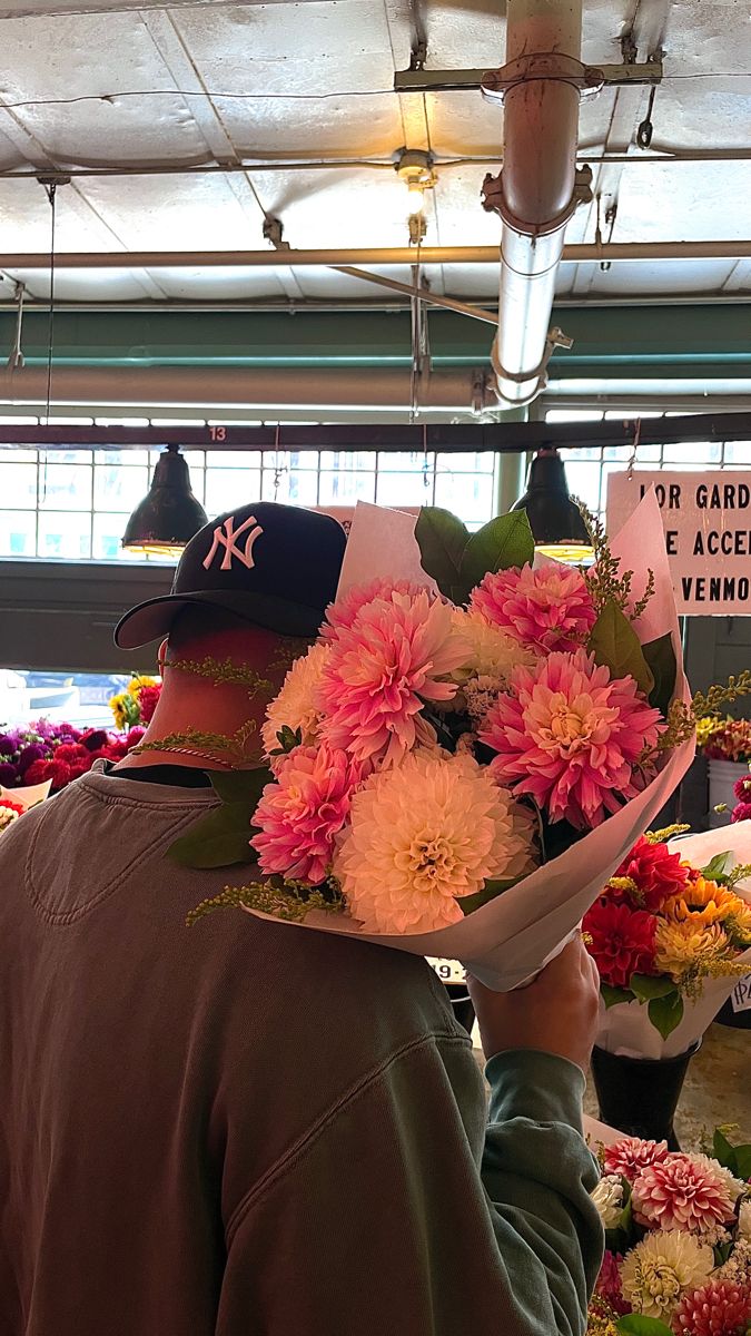 Boyfriend holding flowers at a market Cute Flowers From Boyfriend, Guys With Flowers Aesthetic, Flowers Aesthetic From Boyfriend, Man Giving Flowers To Woman Aesthetic, Man Buying Flowers Aesthetic, Bf Giving Gf Flowers, Hand Picked Flowers Boyfriend, Flowers Bouquet Boyfriends, Boyfriend Getting Flowers