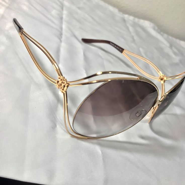 New Roberto Cavalli Rosa Sunglasses Rc Signature On Left Lens And Both Sides Of Frame Style No. 527s Color Is 28f Gold With Light Brown Gradient Lens 100% Uva And Uvb Protection Hard Case & Cleaning Cloth Included Brand New, Never Used Take A Look At My Other Listings To Bundle And Save I Ship Same Or Next Business Day! Elegant Beach Sunglasses With Metal Frame, Elegant Beach Sunglasses For Spring, Elegant Party Sunglasses With Metal Frame, Elegant Gold Sunglasses For Summer, Elegant Gold Sunglasses With Uv Protection, Elegant Mirrored Sunglasses For Spring, Gold Sunglasses For Spring Evening, Elegant Gold Sunglasses, Elegant Gold Sunglasses For Spring