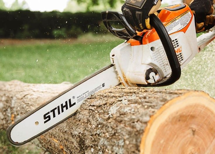 a chainsaw that is sitting on top of a tree