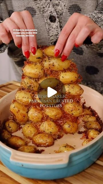 Foodys on Instagram: "Holy potatoes… these Crispy Garlic Parmesan Crusted Potatoes look unreal 😮‍💨🔥 (credit: @kalejunkie)" One Potato Recipe, Crusted Potatoes, Parmesan Crusted Potatoes, Garlic Parmesan Potatoes, Crispy Garlic, Gold Potatoes, Dried Parsley, Parmesan Potatoes, Garlic Potatoes