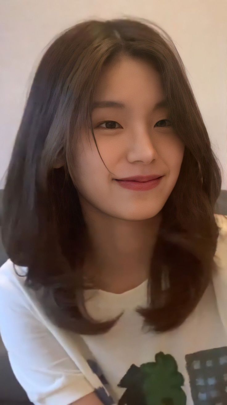 Yeji Haircut, Korean Hair Cuts Medium, Medium Haircut Korean, Korean Short Hair, Hair Style Korea, Latest Haircuts, Medium Layered Haircuts, Asian Short Hair, Hairstyles For Layered Hair