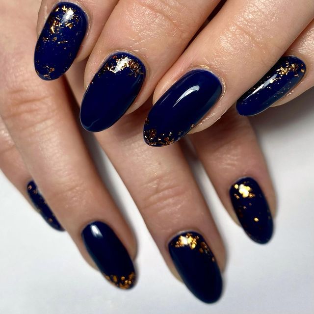 Navy Nails With Gold Glitter, Navy With Gold Nails, Navy Wedding Nails, Gold And Navy Nails, Navy Gold Nails, Navy Christmas Nails, Navy Blue Nails With Gold, Navy And Gold Nails, Blue And Gold Nails