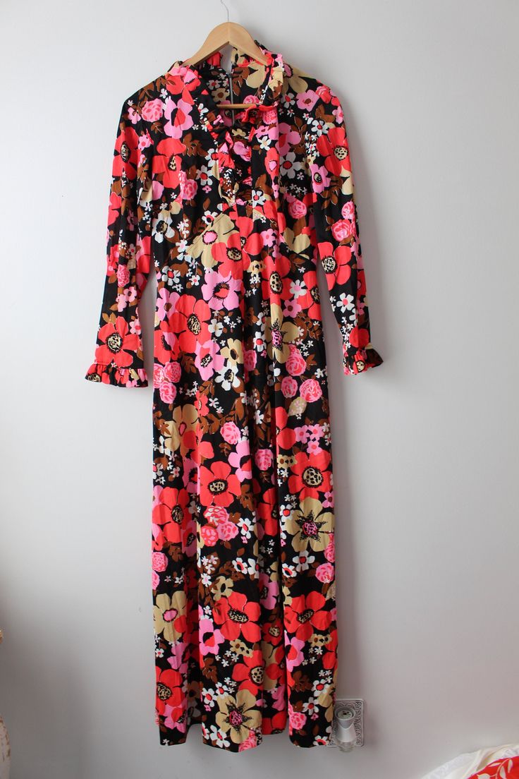 "42\"bust 28-30\"waist 59\"long small to medium womens vintage 1960s-70s dreamy print dress good condition 1970s RARE easy care and wear retro print wear dressy or casual zippers in the back Thank YOU and please feel free to ask me any ?s:) Have a lovely day!! xoxo www.etsy.com/shop/retroandme" Retro Spring Maxi Dress With Vibrant Print, Spring Mod Dress With Vintage Print, Groovy Fitted Floral Print Dresses, Retro Multicolor Floral Print Maxi Dress, Multicolor Retro Maxi Dress With Floral Print, 70s Inspired Long Sleeve Floral Print Dresses, Pink Mod Dress For Spring, 1970s Floral Print Maxi Dress, Red Retro Print Dress For Spring