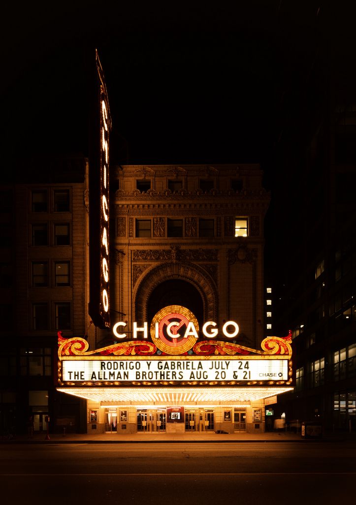 the chicago theater marquee lit up at night