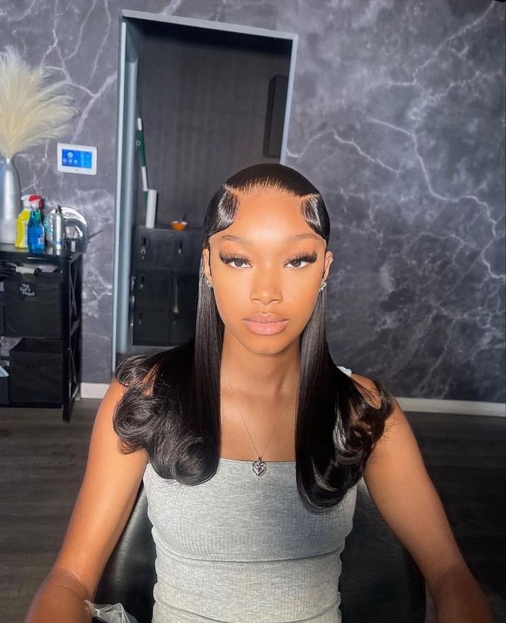 Cute Simple Wig Hairstyles, Black Bob Wig Hairstyles, Prom Hairstyles For Black Women Middle Part, Color Side Part Wig, Wigs Ideas For Black Women, Hocoming Hair Ideas Black Women, Sleek Front Hair Down Straight, Formal Wig Styles, Classy Frontal Hairstyles