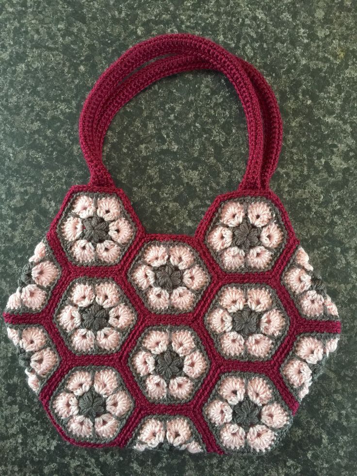 https://youtu.be/5TMrmPinTeA Bag Crochet Ideas, Diy Crochet Tutorial, Hexagon Bag, Granny Square Hexagon, Hexagon Crochet Pattern, Granny Hexagon, Crochet A Granny Square, Crochet Washcloth Pattern, Crochet Butterfly Pattern