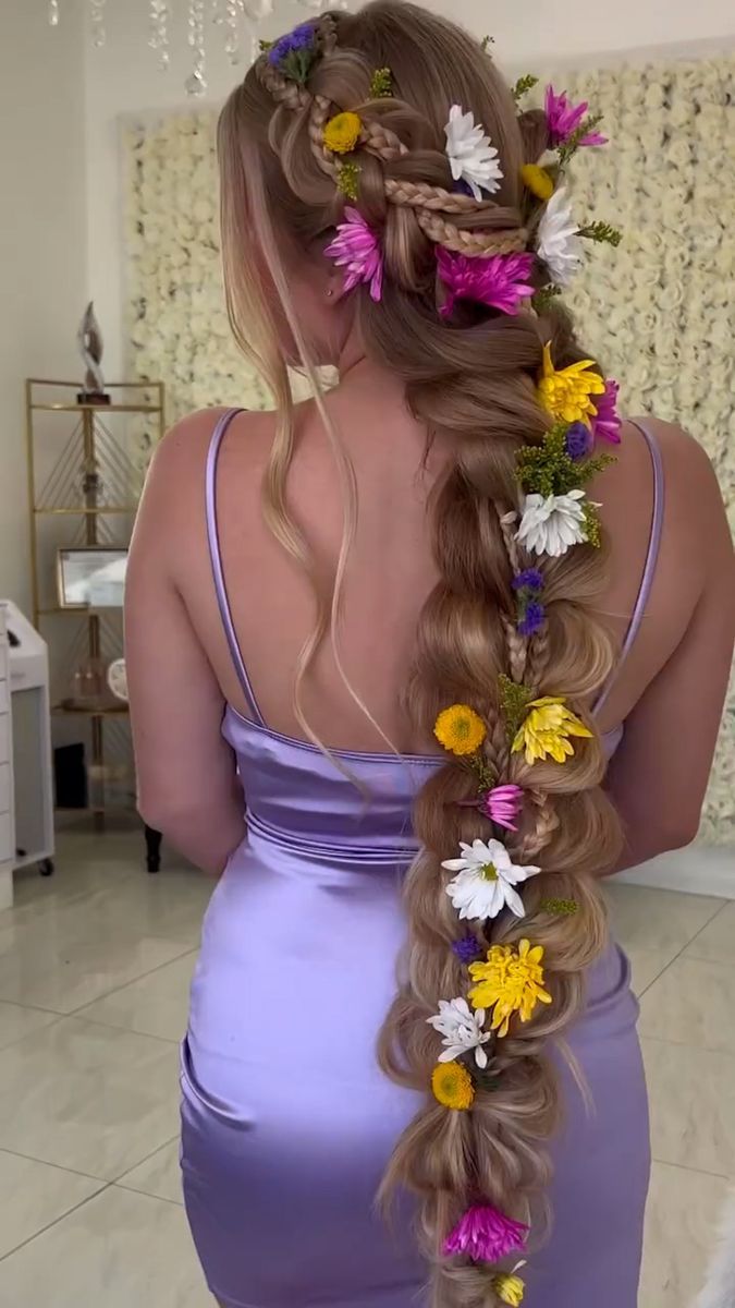 The envy-inducing Rapunzel hairstyle is here! 🌸💛 | hairstyle | The envy-inducing Rapunzel hairstyle is here! 🌸💛 | By MetDaan Hairstyles Rapunzel Hairstyle, Rapunzel Wedding Theme, Rapunzel Braid, Pony Ideas, Rapunzel Wedding, Tangled Wedding, Rapunzel Birthday Party, Rapunzel Costume, Rapunzel Dress