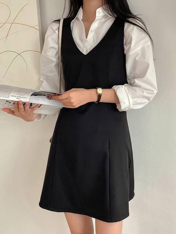 Shirt Under Dress, Black Plain Dress, Academia Outfits, Simple Black Dress, Plain Dress, Black Sleeveless Dress, Mode Inspo, Business Casual Outfits, School Fashion