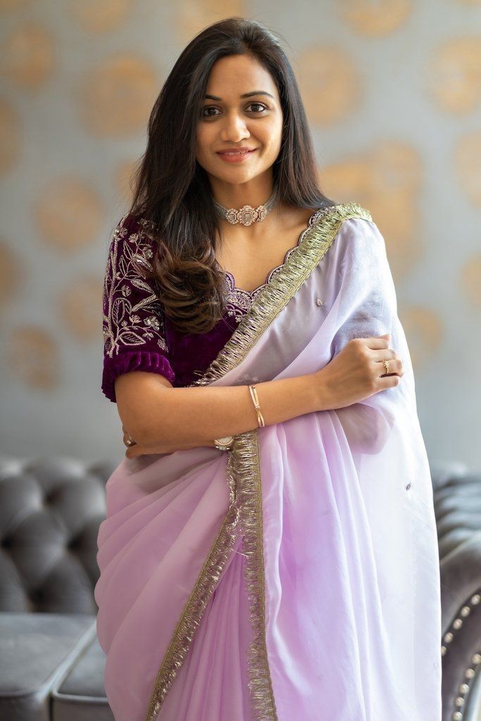 Purple Blouse With Saree, Lavender Lehenga Combination, Purple Combination Sarees, Organza Saree Hairstyle, Lavender Combination Outfit, Pastel Pink Saree Contrast Blouse, Baby Pink Lehenga Combination, Light Purple Saree Blouse Combination, Purple Combination Dress