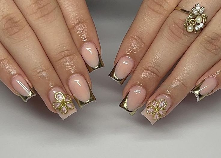 Acrylic Nail With Flower Design, Short Square French Tip Nail Designs, Nail Inspo Square Short French Tip, Ethereal Nails Square, Short Shaped Nails, Gold Nails With Flowers, Short Nail Designs Gold, Square Gold Nails, Gold Acrylic Nails Short