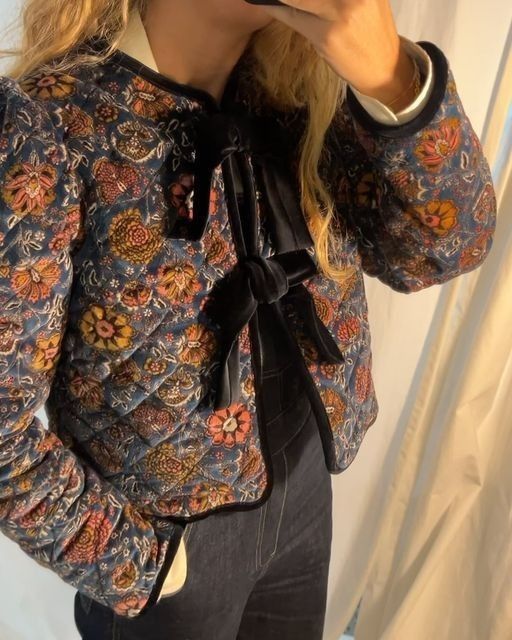 Velvet Quilted Jacket, Reversible Quilted Jacket, Diy Quilt Jacket, Floral Quilted Jacket, Quilt Jacket Outfit, Diy Quilted Jacket, Quilted Jacket Street Style, Quilting Jacket, Sew Jacket