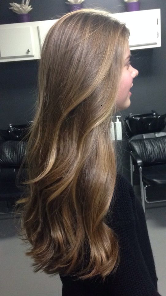 light baylage! love it❤️ Hairstyles And Colors, Celebrities Hairstyles, Light Brown Hair Color, Rambut Brunette, Pretty Braids, Hairstyles For Teens, Brown Hair Inspo, Brunette Hair With Highlights, Dirty Blonde Hair