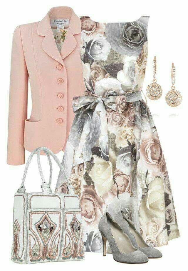 Mode Tips, فستان سهرة, Floral Outfit, Pink Blazer, Looks Chic, Work Attire, How To Take, A Dress, Look Fashion