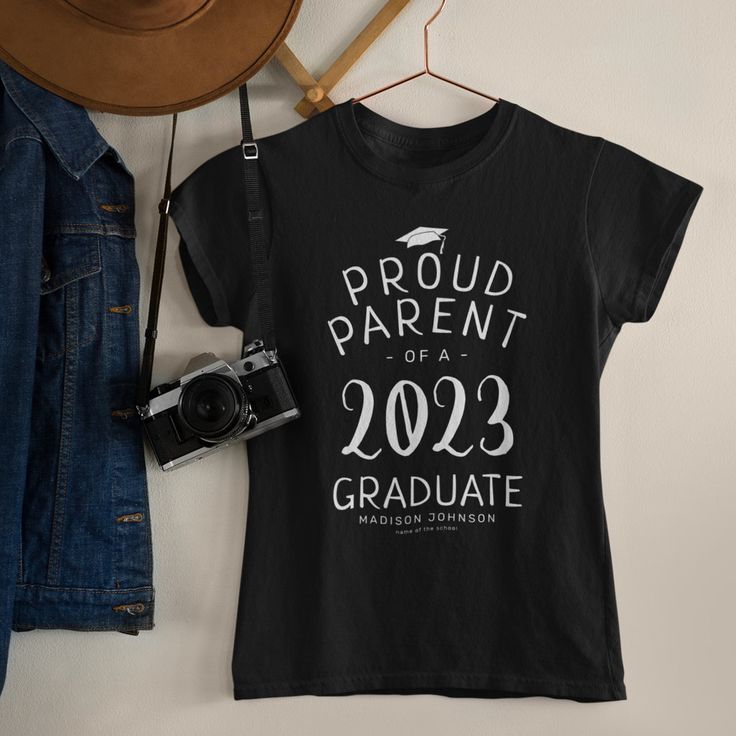 Tshirt 2023, 2023 Graduate, Tshirts Ideas, She Did It, Senior Shirts, College Graduate, Graduation Presents, Graduation Shirts, Personalized Graduation Gifts