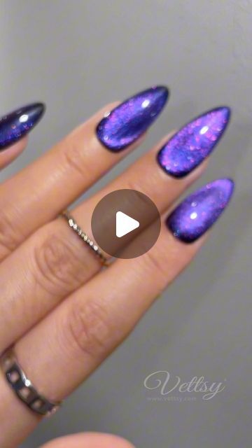 Purple Cat Eye Nails Design, Cat Eye And Chrome Nails, Cat Eye Nails Purple, Cat Eye Nails Blue, Nails Blue And Purple, Purple Blue Nails, Cats Eye Nails Design, Purple Cat Eye Nails, Blue Cat Eye Nails