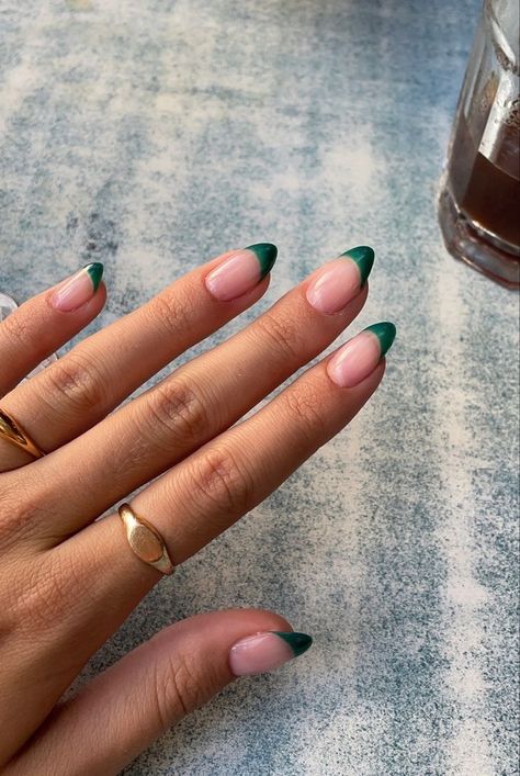 Nail Inspo 2023 Green, Nails Acrylic Almond Dark Green, Simple Green Design Nails, Nails To Go With Emerald Dress, Green Oval French Tip Nails, Dark Green French Tips Almond, Emerald Green French Tip Nails Oval, Emerald French Tip Nails Almond, Green French Tip Natural Nails