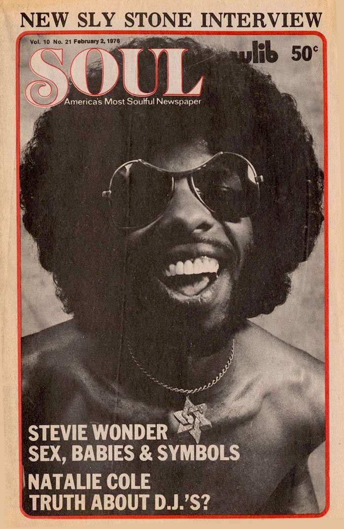 Soul newspaper, February 2, 1976 — Sly Stone Sly Stone, Photographie Portrait Inspiration, Black Photography, Afrocentric Art, Neo Soul, Black Music, Stevie Wonder, Afro Art, Soul Music