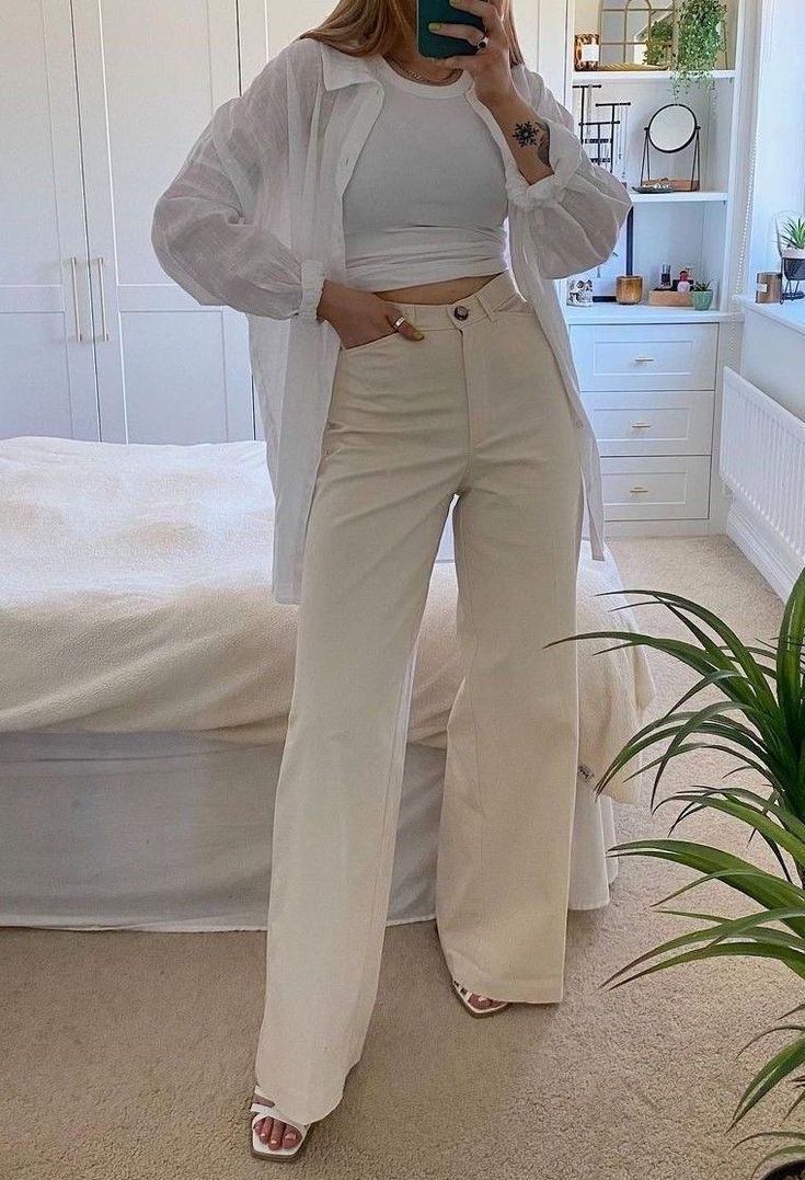 Beige Wide Leg Pants, Cream Pants Outfit, Pants Summer Outfit, Closet Minimalist, Wide Leg Pants Summer, Cream Pants, Pants Summer, Pants Outfits, Jeans Wide